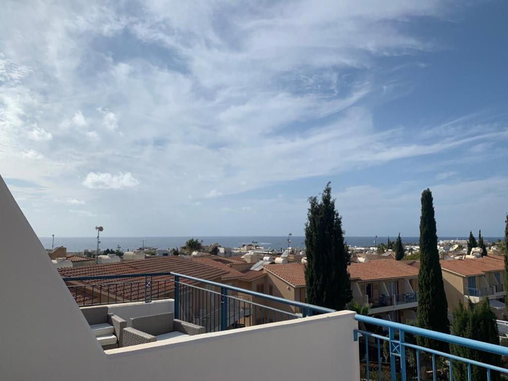 Regina Gardens - Spacious 3 Bed, 2 Bath Maisonette Paphos Buitenkant foto