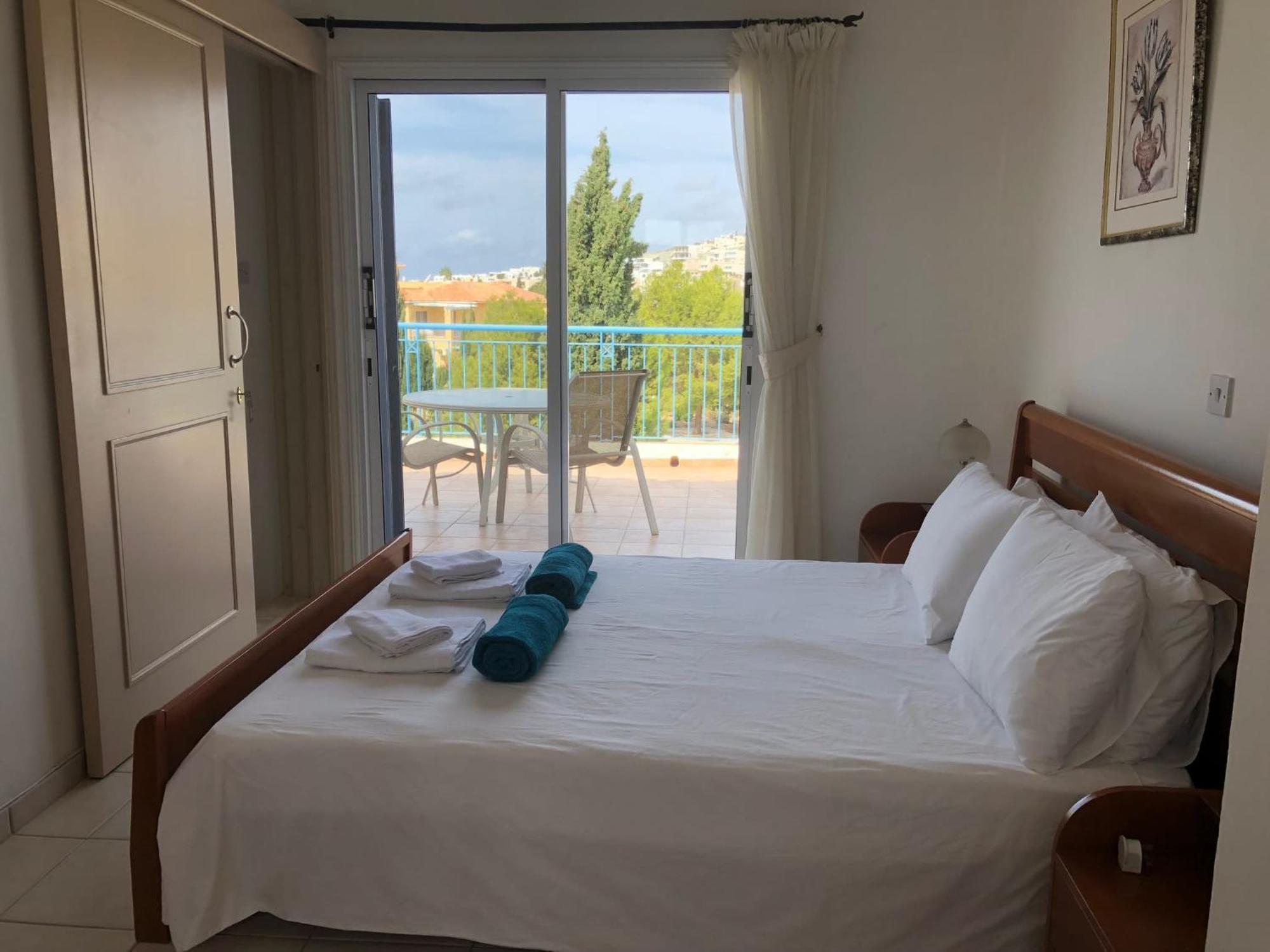 Regina Gardens - Spacious 3 Bed, 2 Bath Maisonette Paphos Buitenkant foto