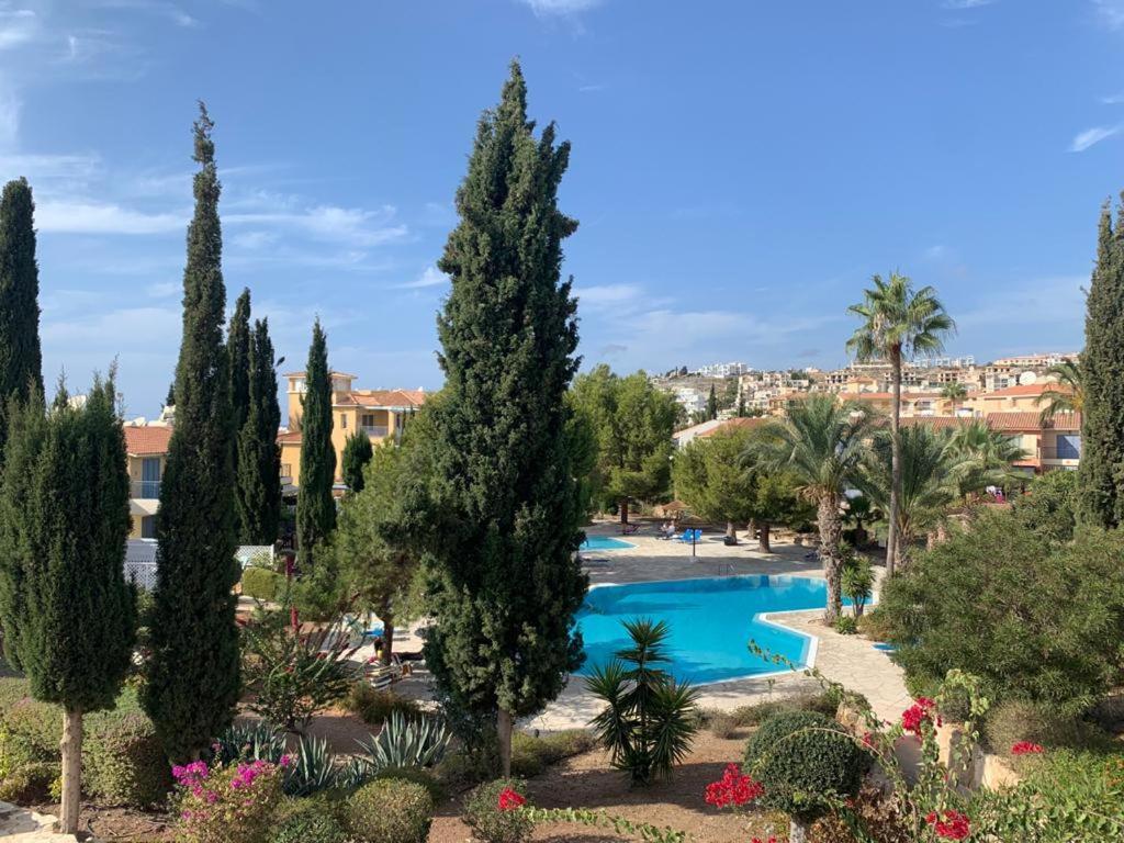 Regina Gardens - Spacious 3 Bed, 2 Bath Maisonette Paphos Buitenkant foto