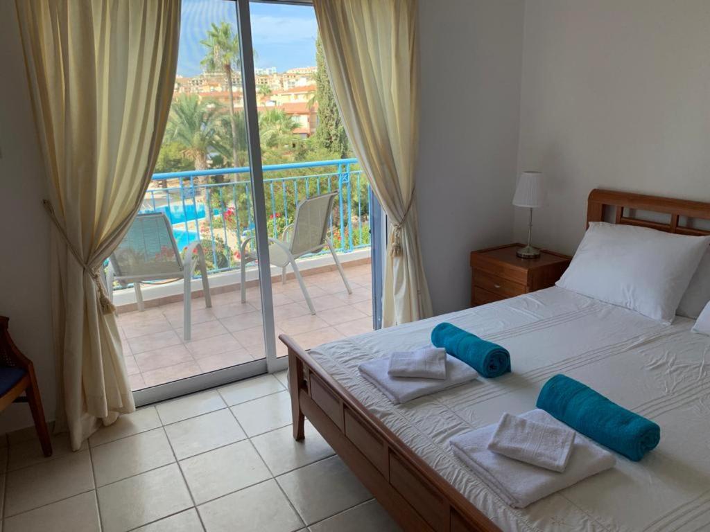 Regina Gardens - Spacious 3 Bed, 2 Bath Maisonette Paphos Buitenkant foto