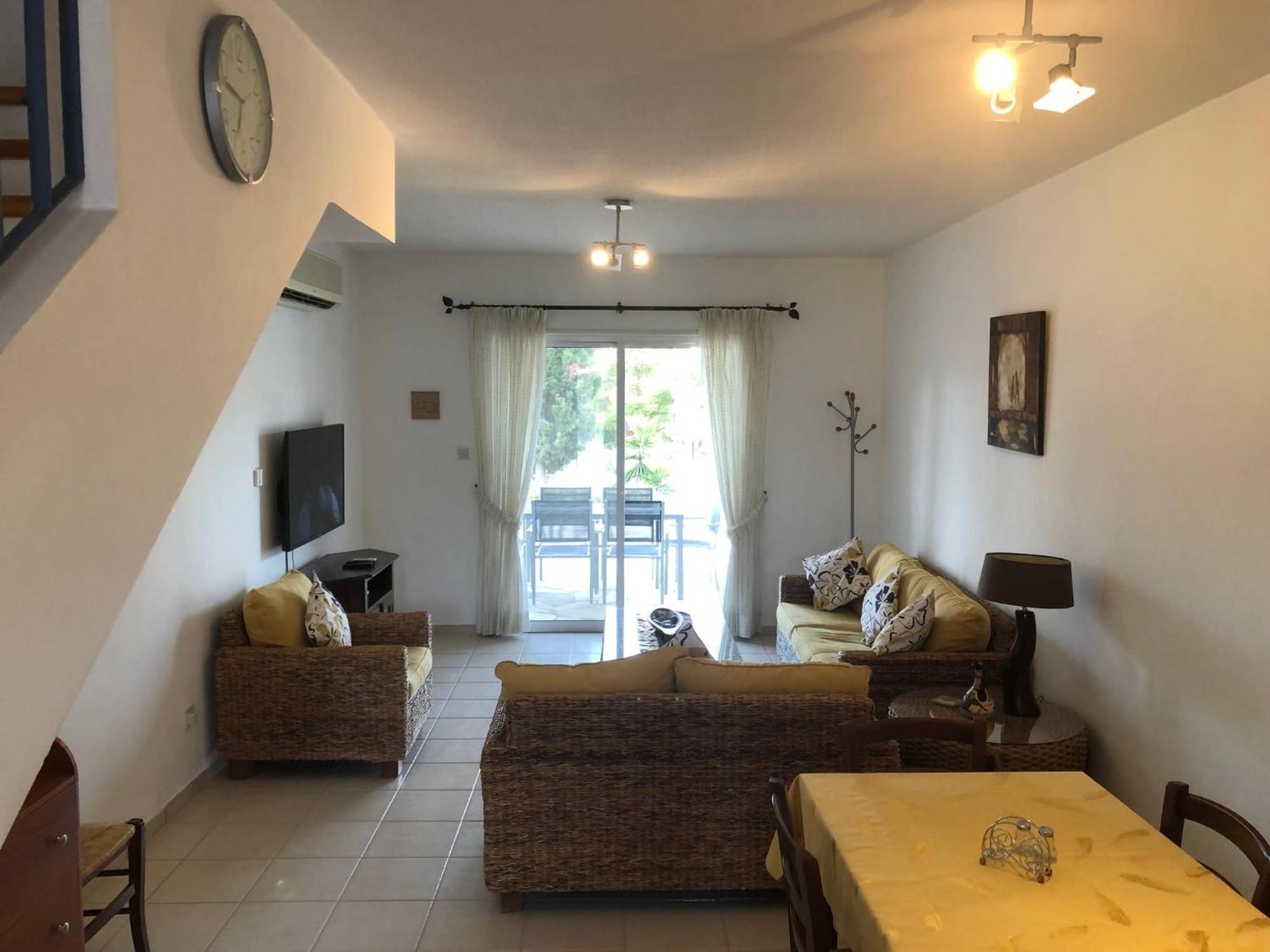 Regina Gardens - Spacious 3 Bed, 2 Bath Maisonette Paphos Buitenkant foto