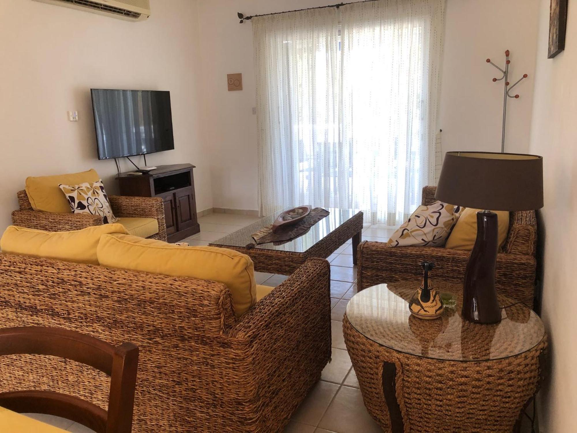 Regina Gardens - Spacious 3 Bed, 2 Bath Maisonette Paphos Buitenkant foto